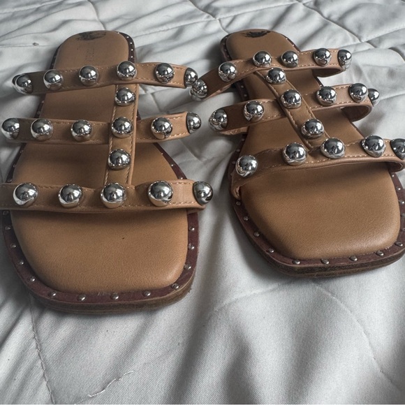 Sincerely Jules Tan open toe sandals with silver rounded studs size 9 - Picture 3 of 5